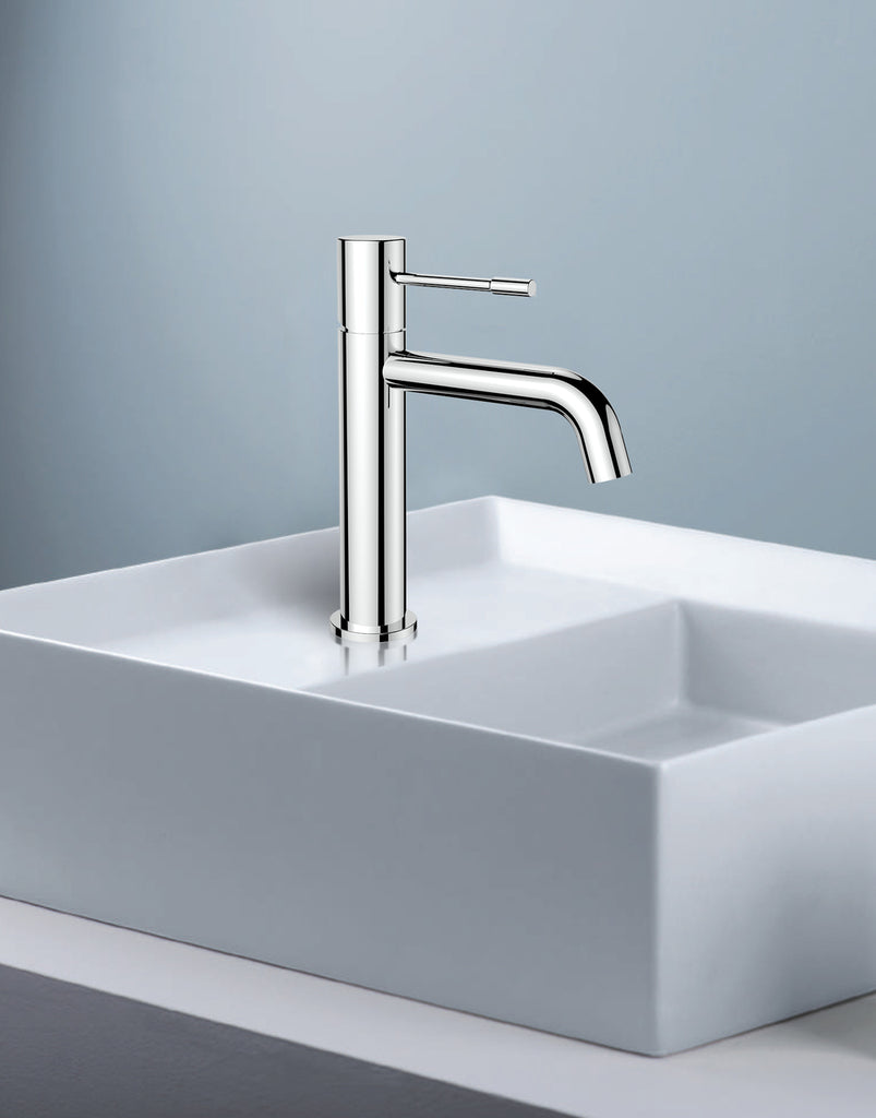 Sleek Chrome Single Hole Bathroom Faucet - Modern Design, Easy Install, Durable